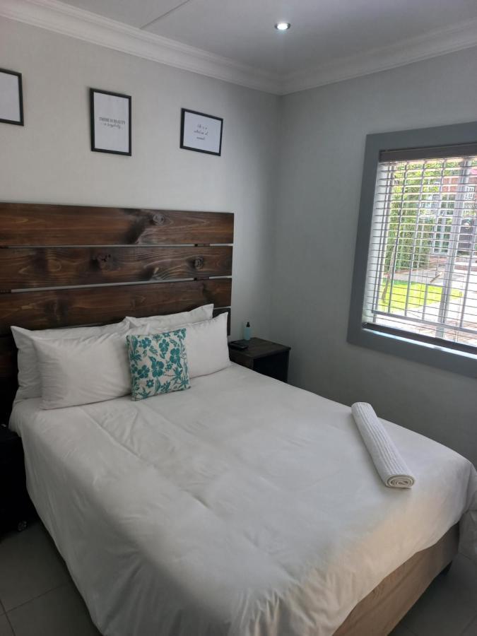 Triple9 Hatfield Guesthouse Претория Екстериор снимка