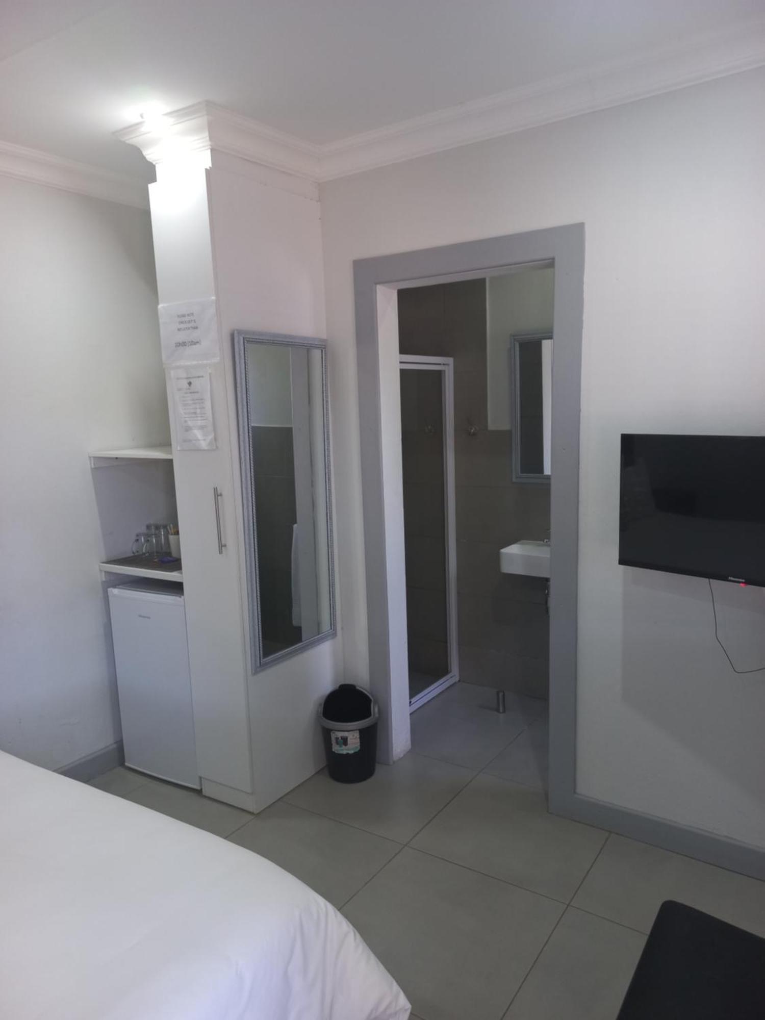 Triple9 Hatfield Guesthouse Претория Стая снимка