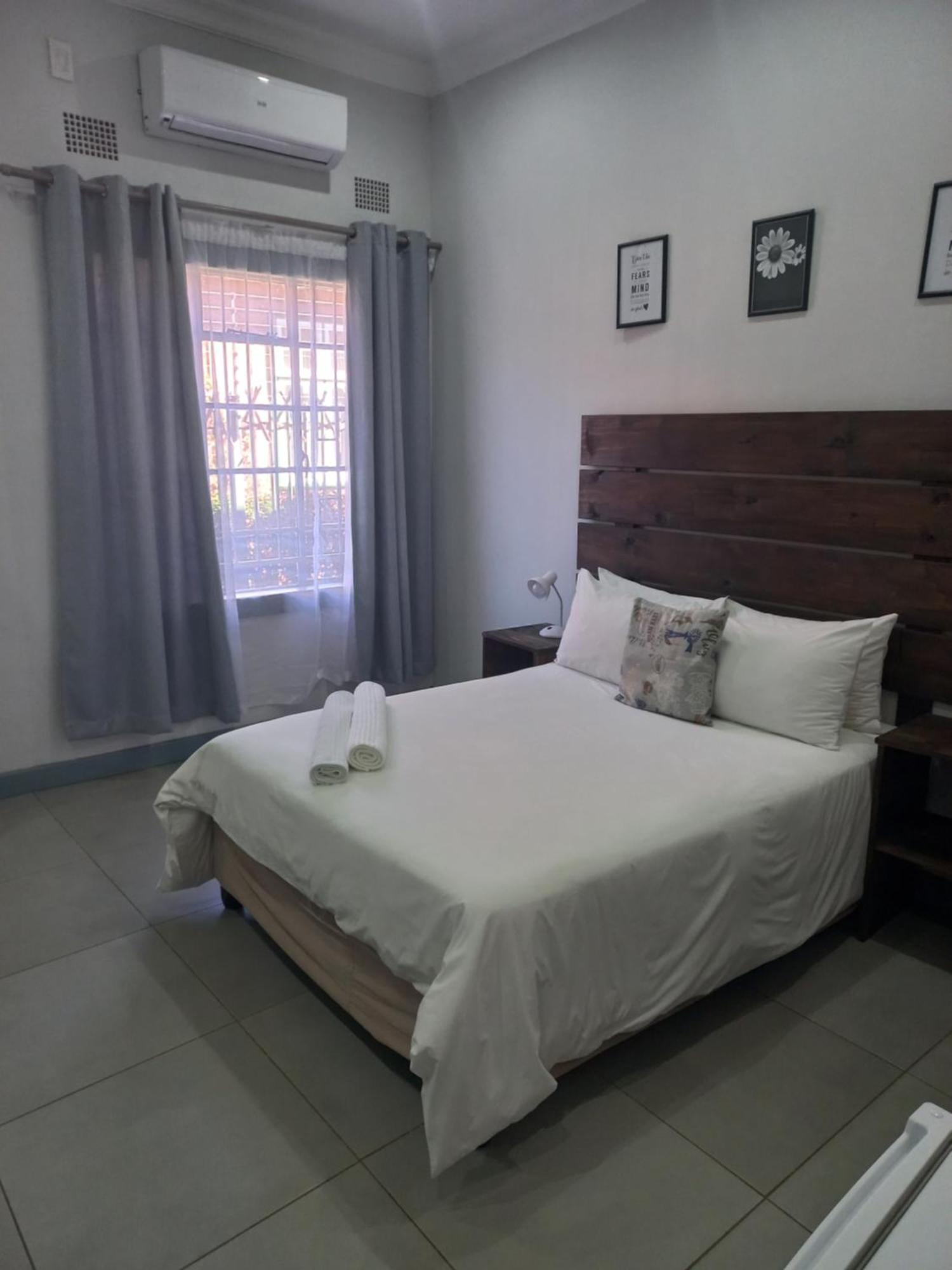 Triple9 Hatfield Guesthouse Претория Стая снимка